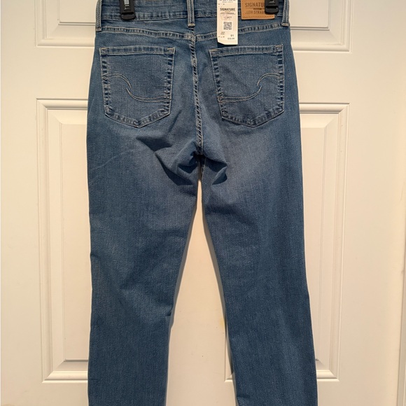 Signature by Levi Strauss & Co. Women's Mid Rise Boyfriend Sz 4 W27 NWT - Picture 5 of 11